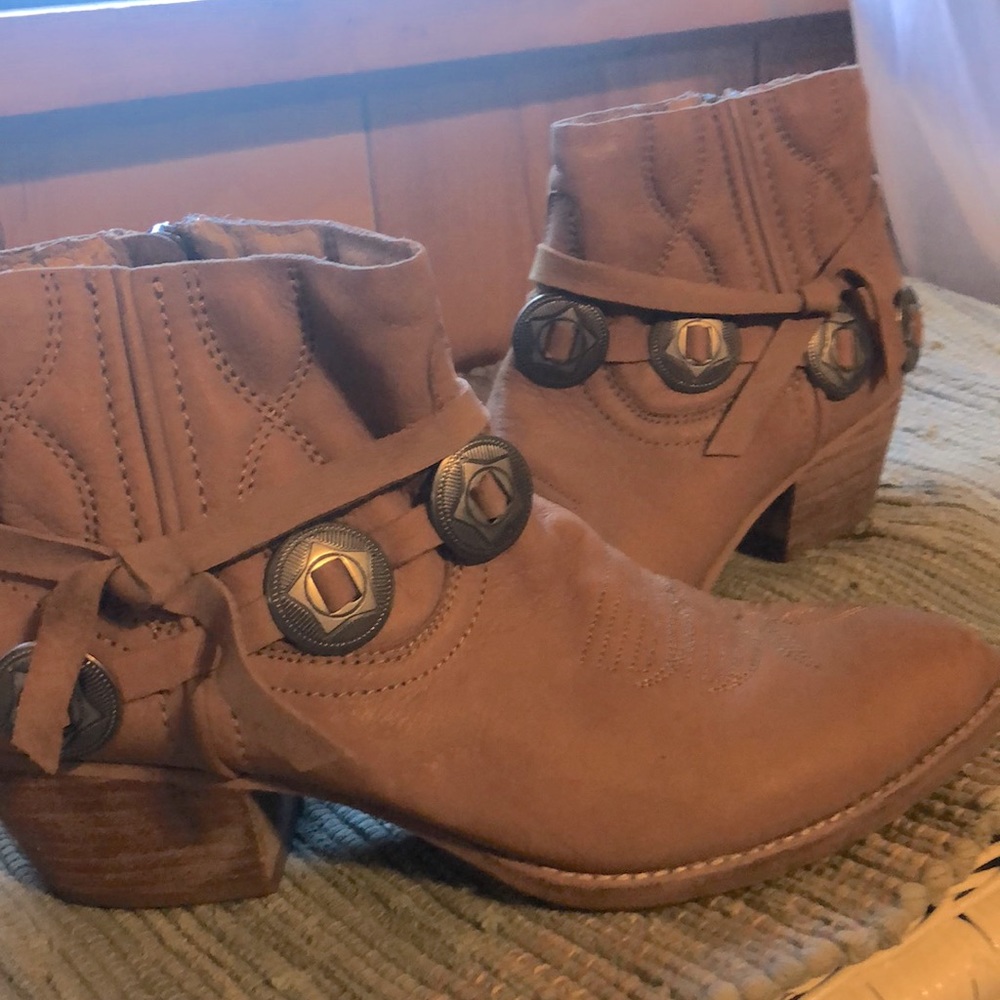 Dolce Vita- leather ankle boots